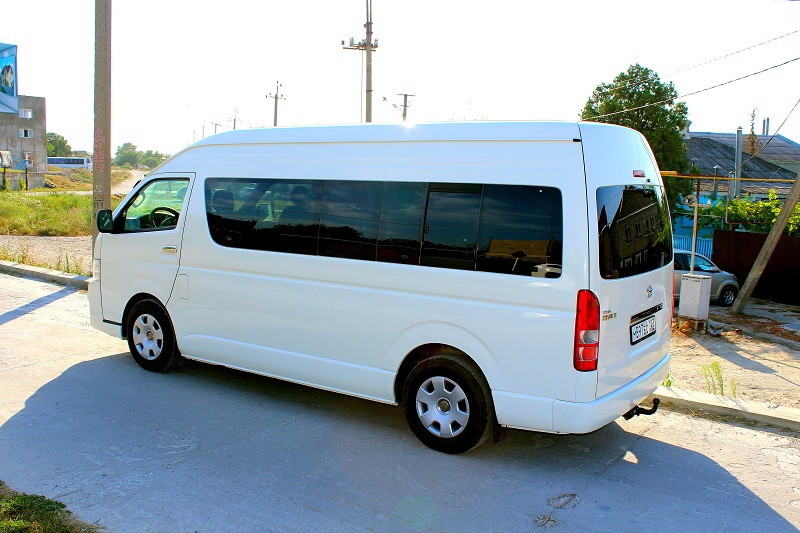 Микроавтобус купить краснодарский. Toyota Hiace h200 микроавтобус. Toyota Hiace 12. Toyota Hiace 12 (12),. Toyota Hiace 12 мест.